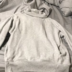 Sweatshirts with pockets on a side